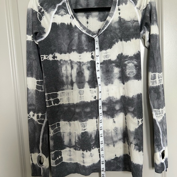 lululemon athletica Tops - Gray and White Tie-Dye Lululemon swiftly tech long sleeve